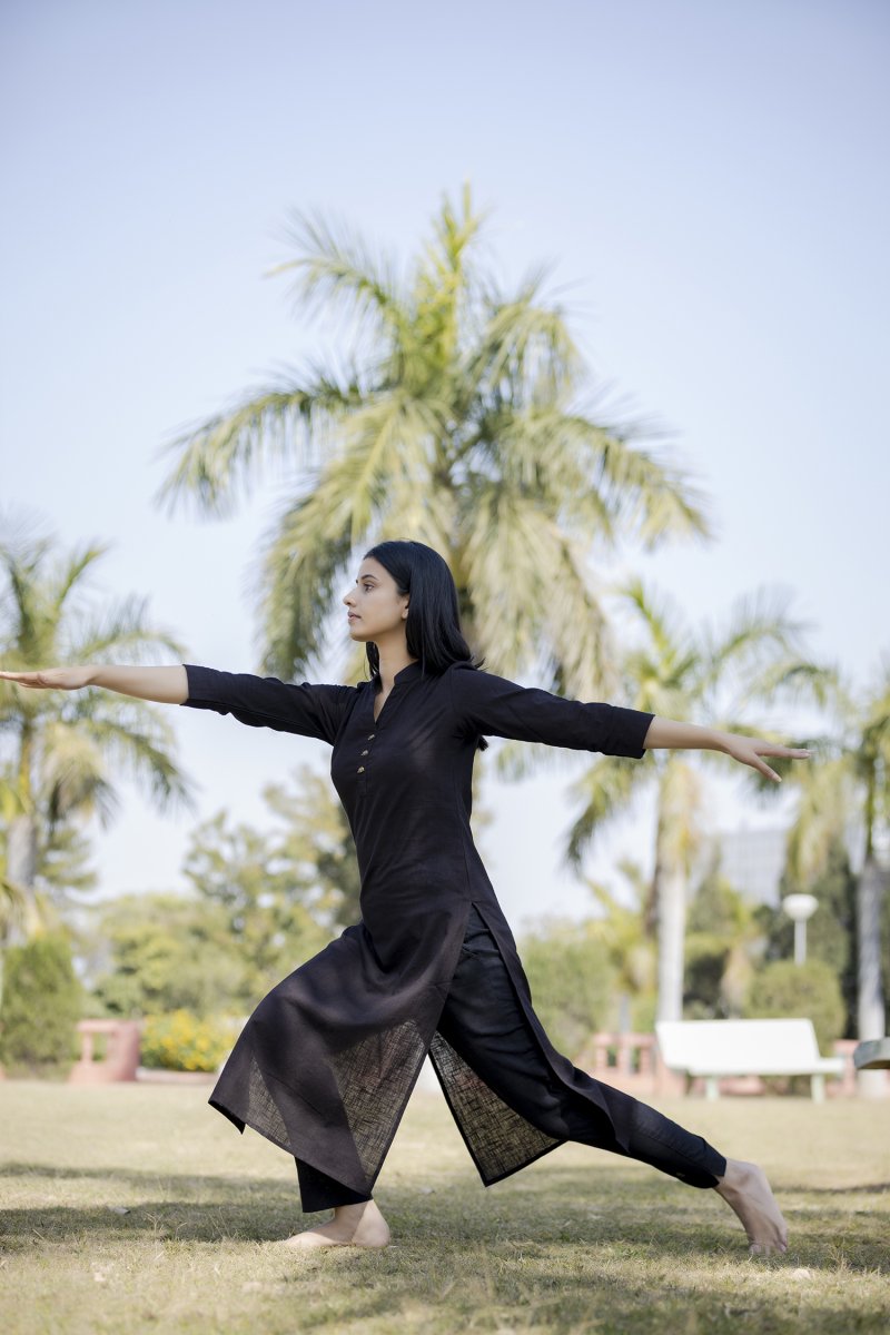 Timeless Black Solid Cotton Casual Kurta - swadeshsouq.com