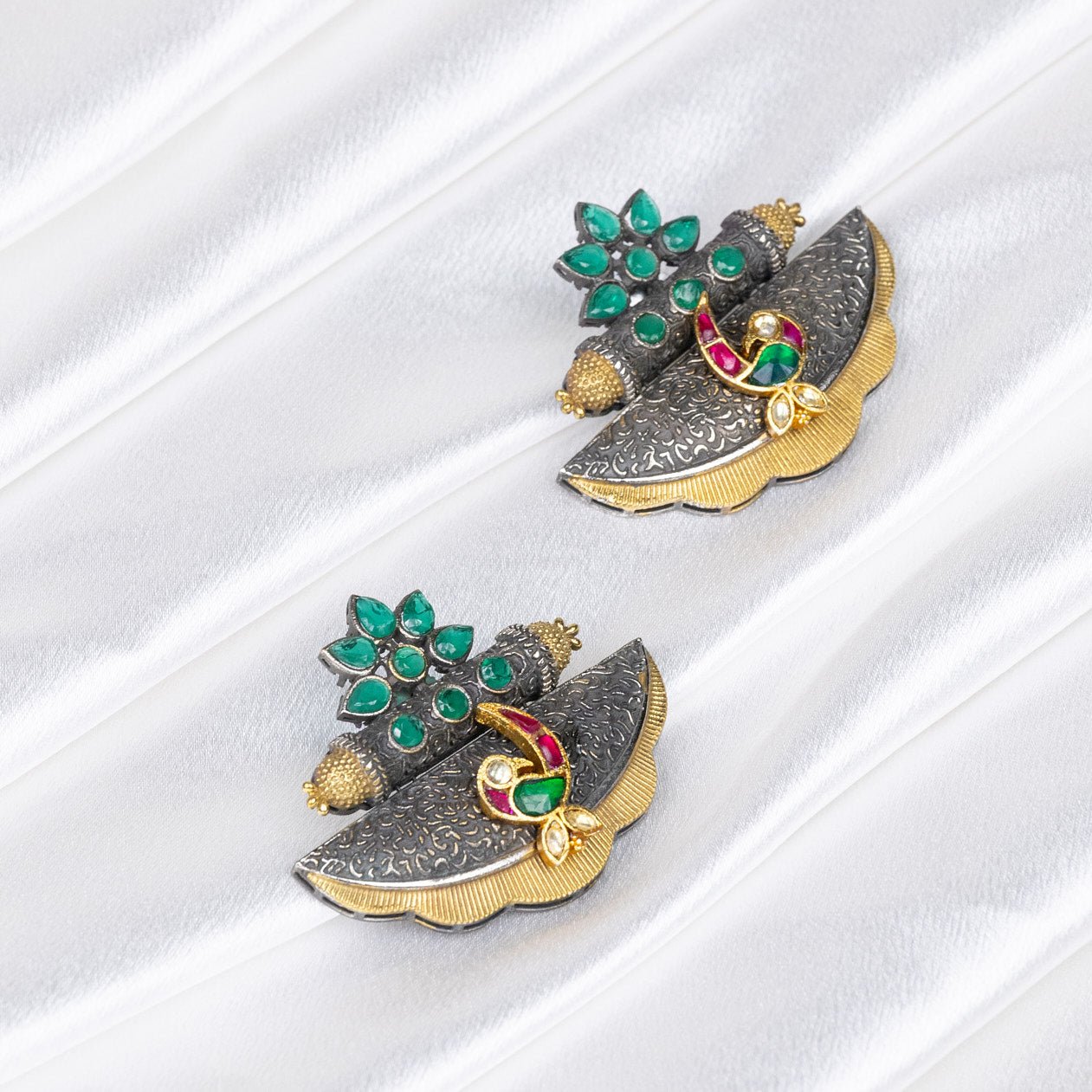 Silvered Seashell: Intricate Elegance in Pearlshell Design - swadeshsouq.com