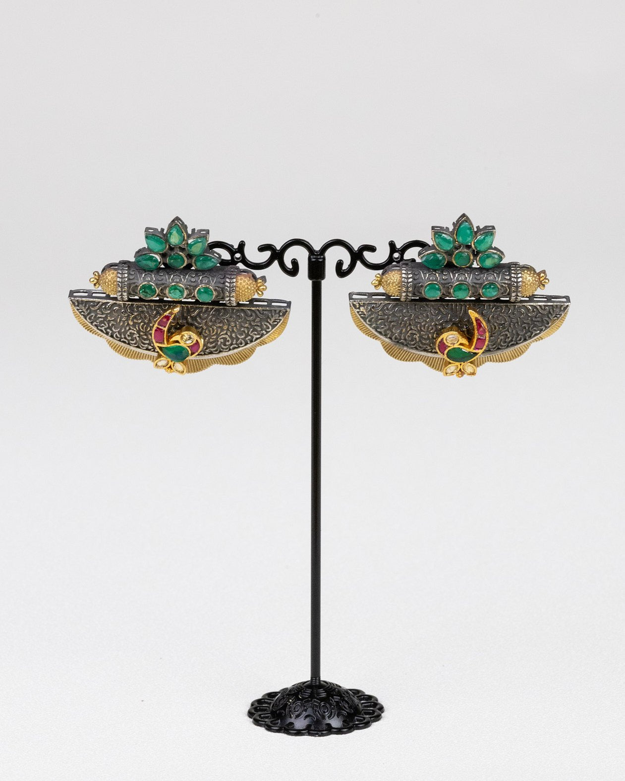 Silvered Seashell: Intricate Elegance in Pearlshell Design - swadeshsouq.com