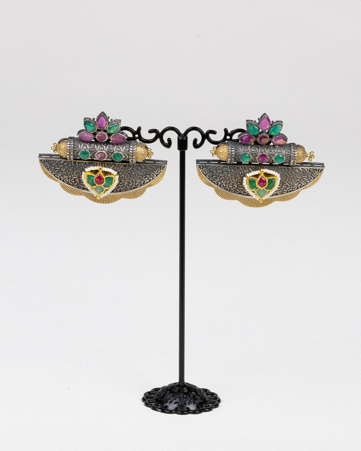 Silvered Seashell: Intricate Elegance in Pearlshell Design - swadeshsouq.com