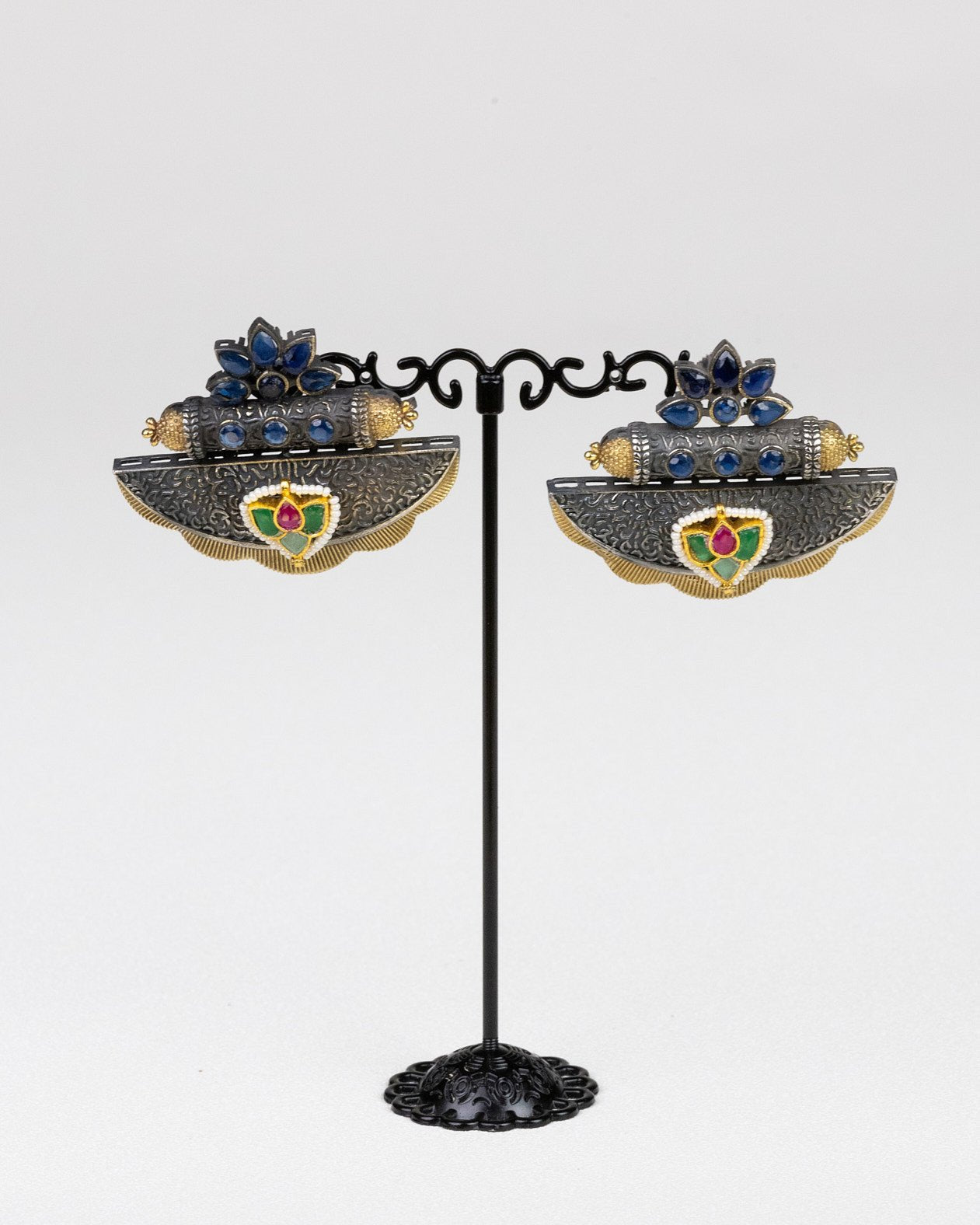 Silvered Seashell: Intricate Elegance in Pearlshell Design - swadeshsouq.com