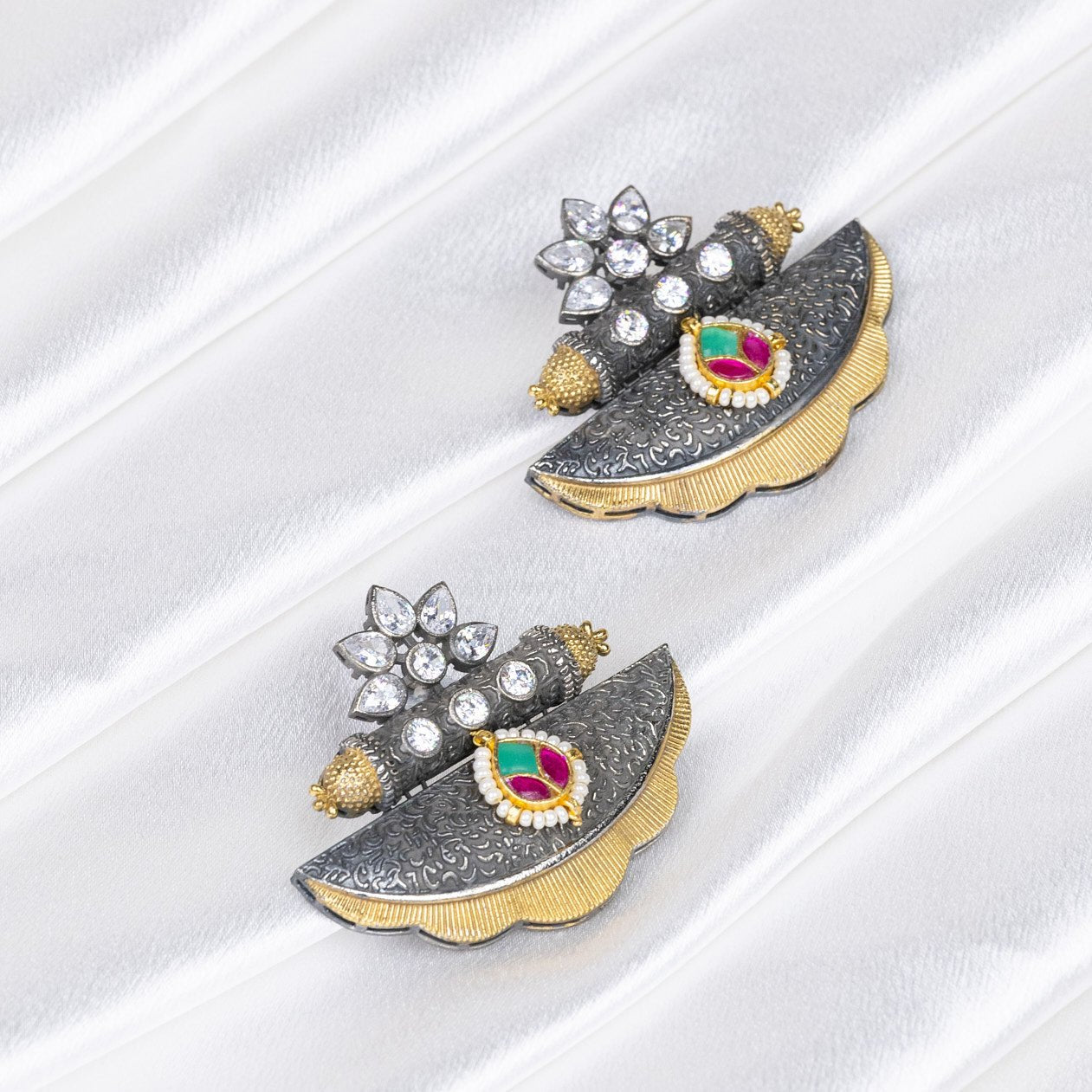 Silvered Seashell: Intricate Elegance in Pearlshell Design - swadeshsouq.com