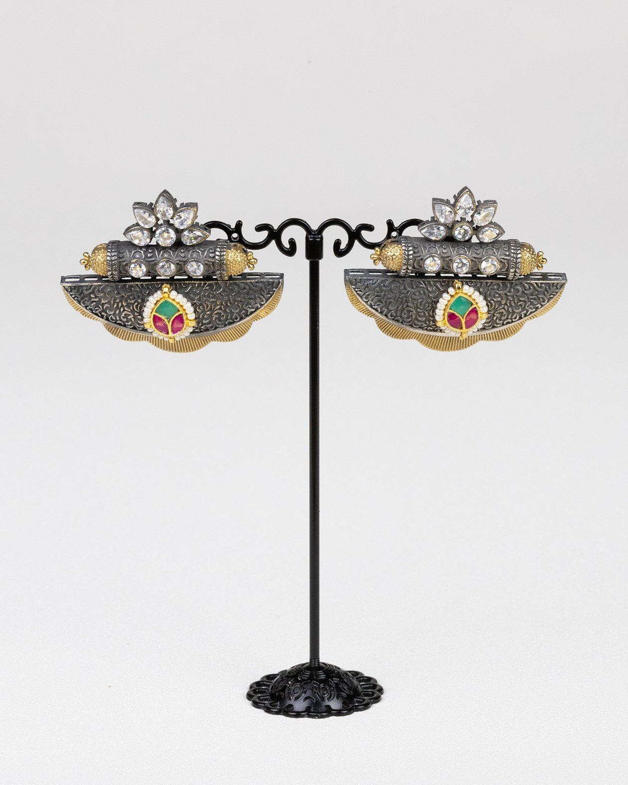 Silvered Seashell: Intricate Elegance in Pearlshell Design - swadeshsouq.com