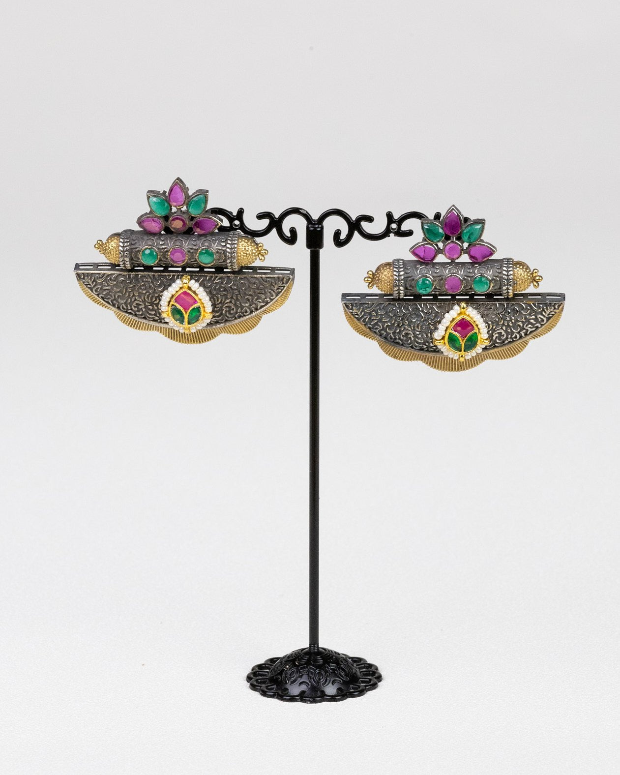 Silvered Seashell: Intricate Elegance in Pearlshell Design - swadeshsouq.com