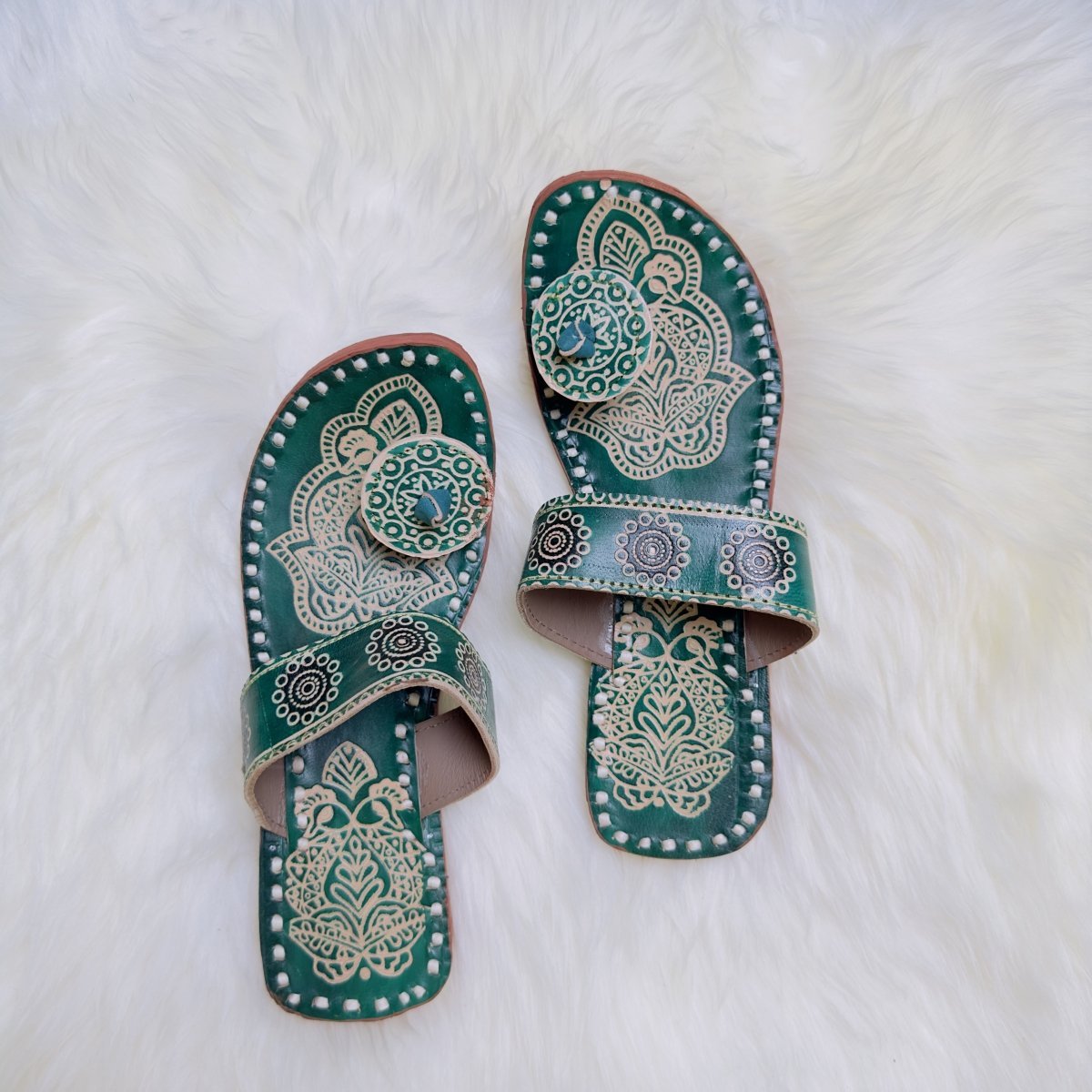 Elegant Green Handcrafted Kolhapuri Sandals – A Blend of Tradition and Style - swadeshsouq.com