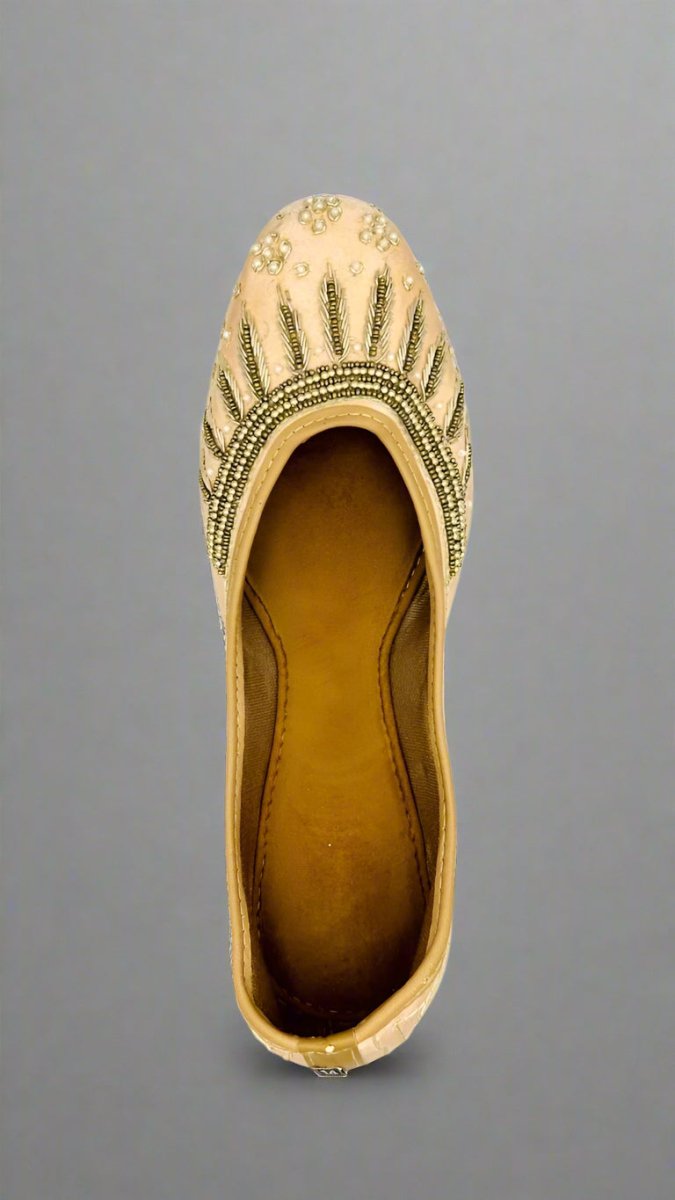 Handcrafted Peach Embroidered Juttis | Elegant Ethnic Footwear for Women - swadeshsouq.com