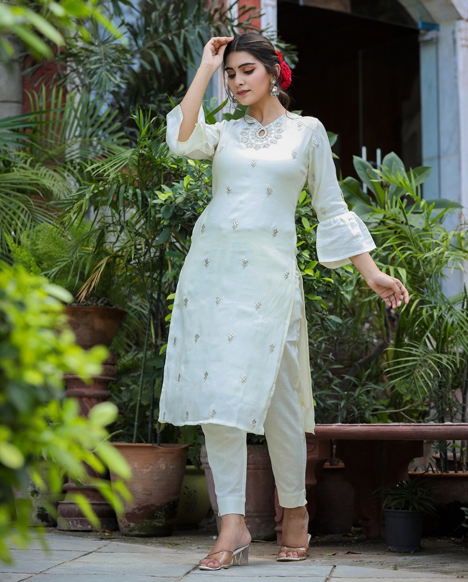 Ivory Grace Embroidered Silk Kurta Pant Set with Dupatta - swadeshsouq.com