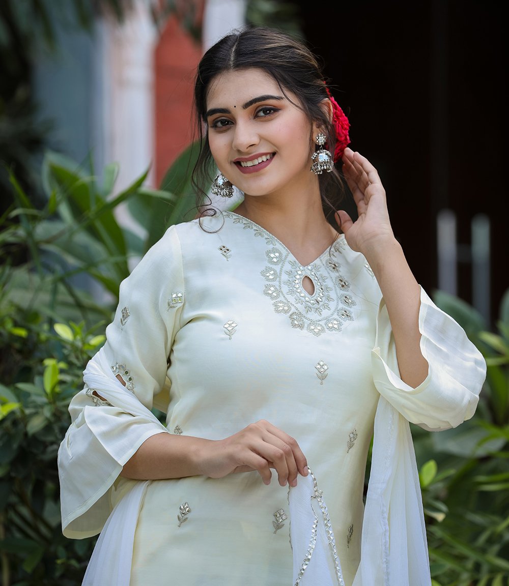 Ivory Grace Embroidered Silk Kurta Pant Set with Dupatta - swadeshsouq.com