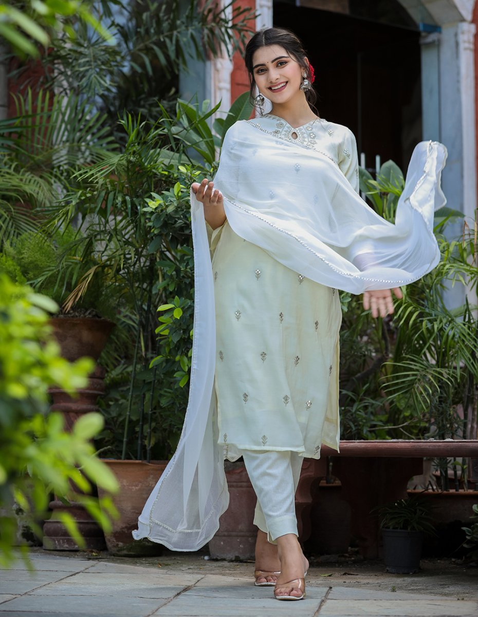 Ivory Grace Embroidered Silk Kurta Pant Set with Dupatta - swadeshsouq.com