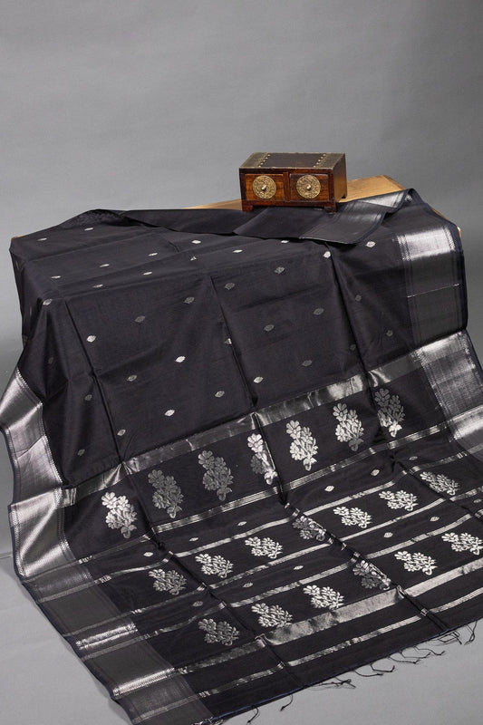 Black Maheshwari SilkCotton Saree - swadeshsouq.com