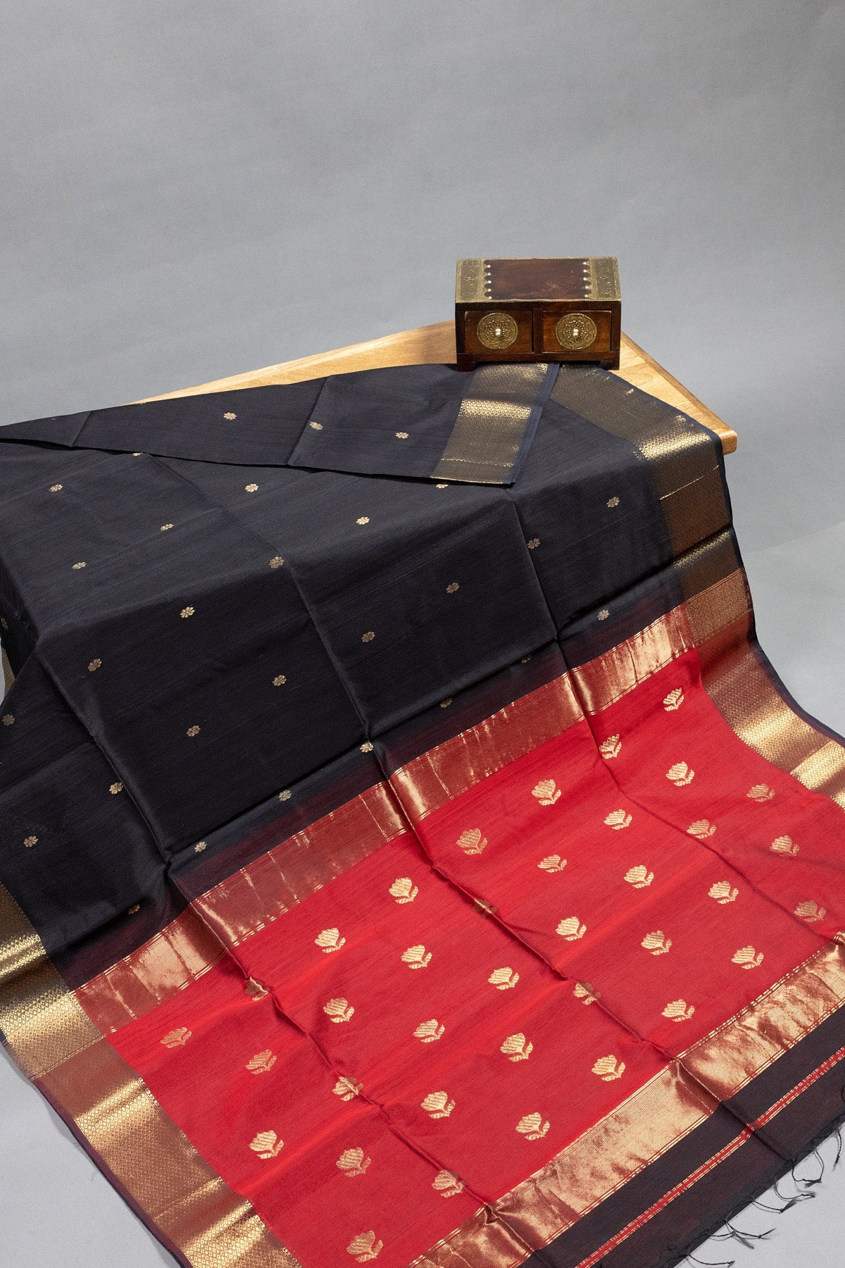 Black & Red Maheshwari Silk-Cotton Saree with Contrast Lotus Butti Pallu - swadeshsouq.com