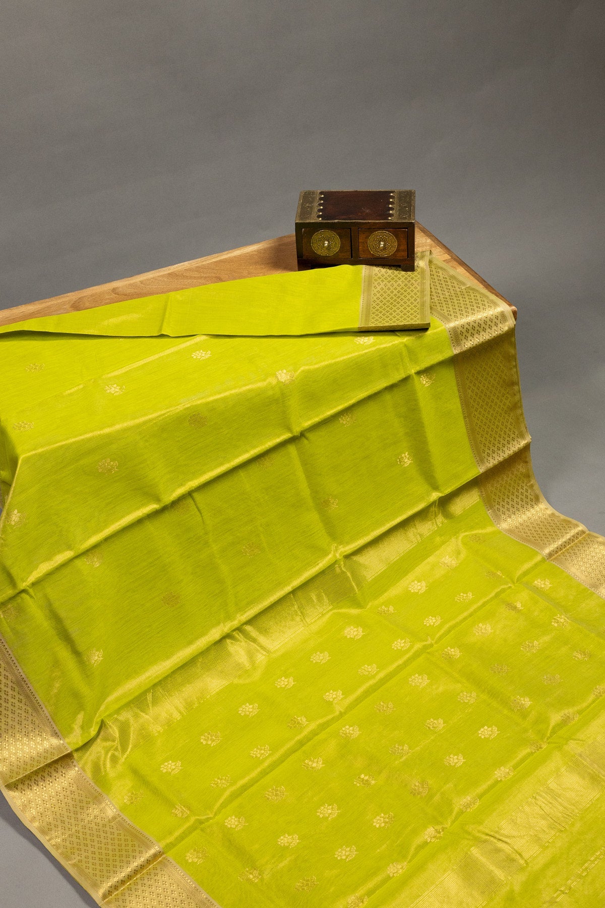 Bright Olive Green Maheshwari Silk Zari Tissue Saree - swadeshsouq.com