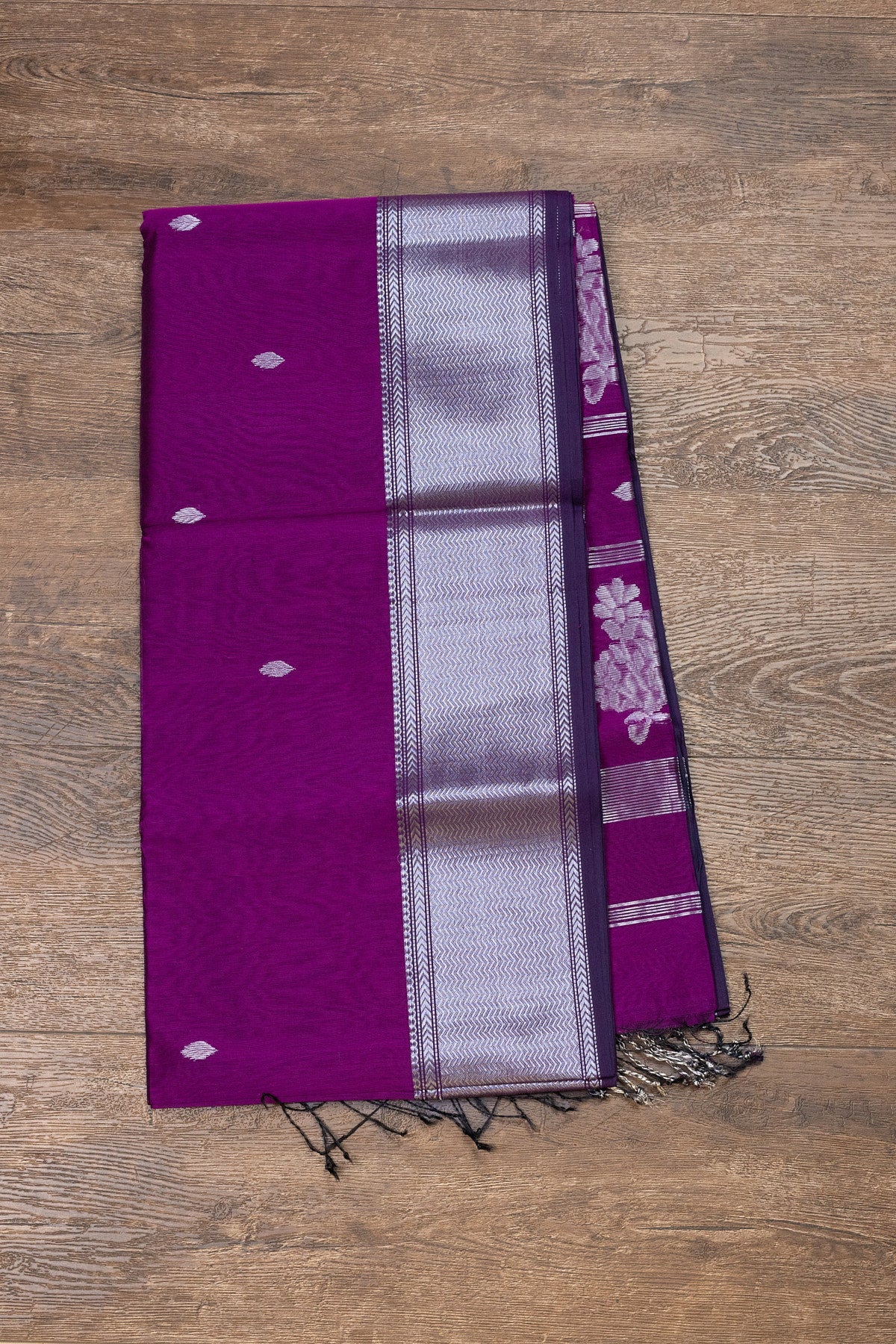 Dark Pink MAHESHWARI: SILVER ZARI BUTTI & PALLU - swadeshsouq.com