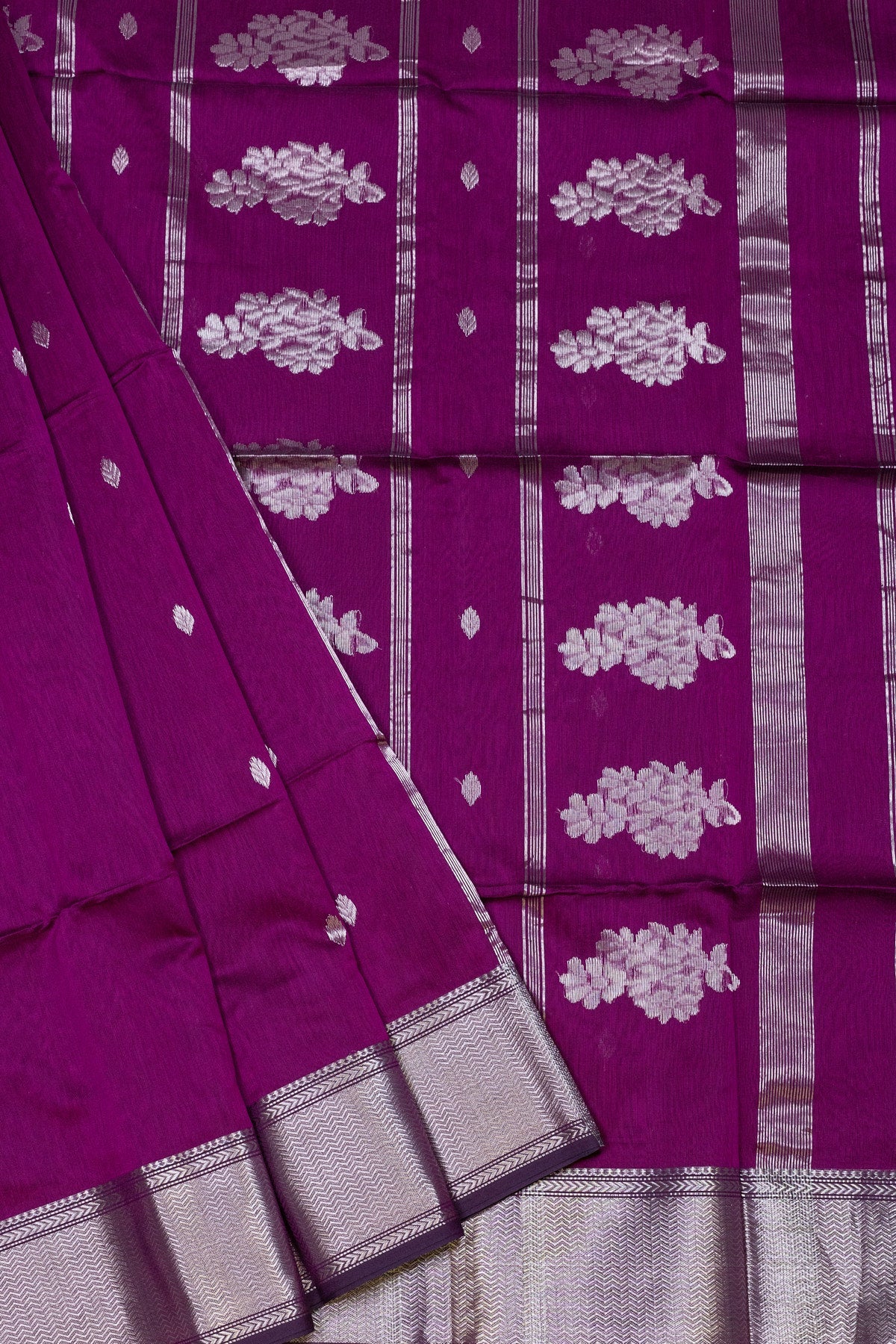 Dark Pink MAHESHWARI: SILVER ZARI BUTTI & PALLU - swadeshsouq.com