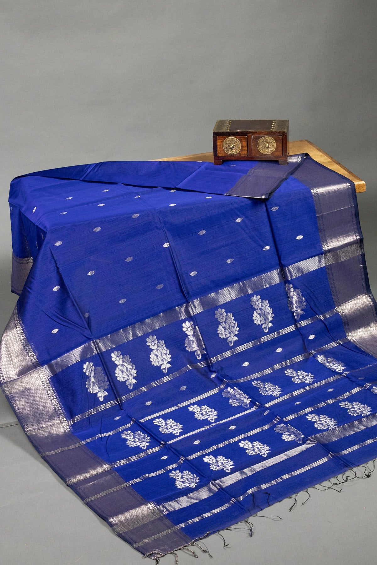 Deep Blue Maheshwari: Silver Zari Butti & Pallu - swadeshsouq.com