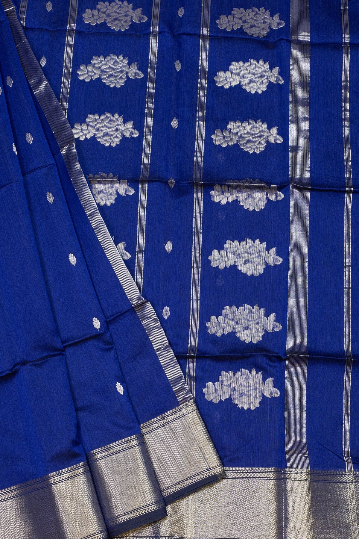 Deep Blue Maheshwari: Silver Zari Butti & Pallu - swadeshsouq.com