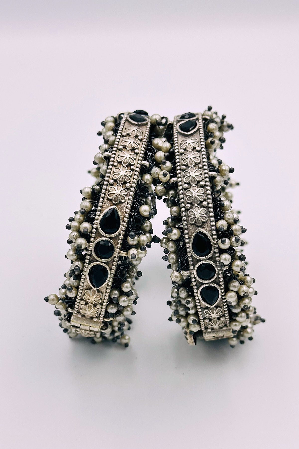 Elegant Silver Bangles: Black Stone Embellished with Pearl Accents - swadeshsouq.com