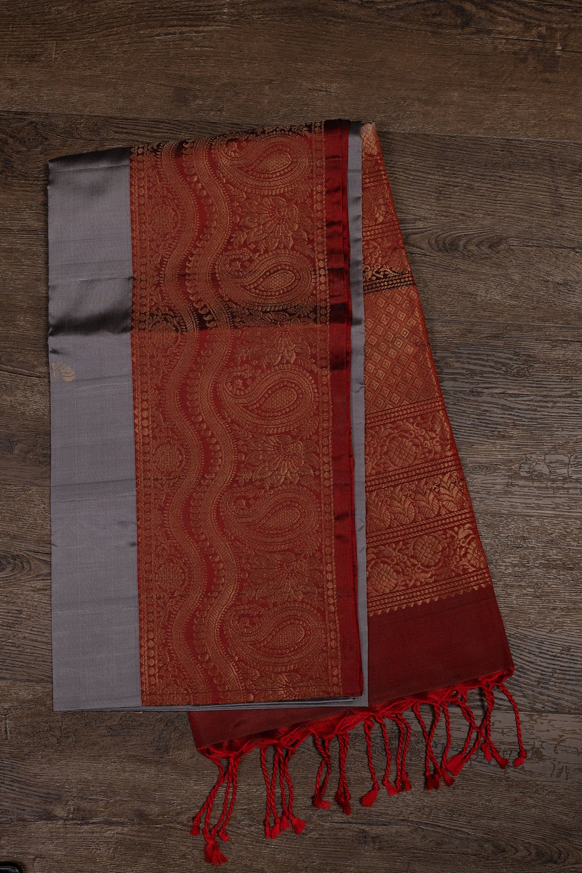 ELEGANT SOPHISTICATION: GREY AND MAROON KANJEEVARAM SILK SAREE - swadeshsouq.com