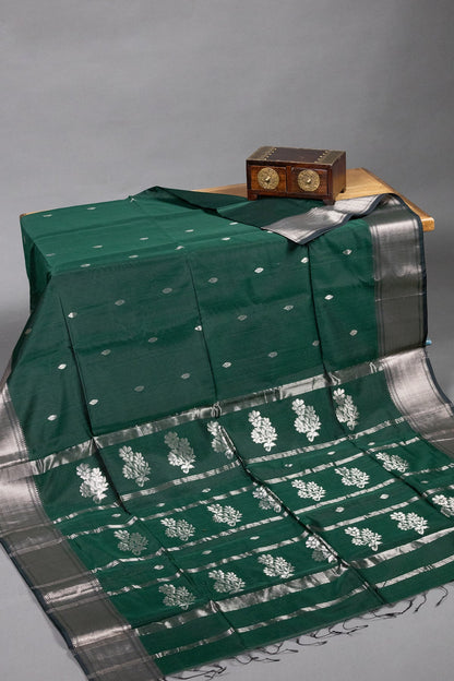 Emerald Green Maheshwari SilkCotton Saree - swadeshsouq.com