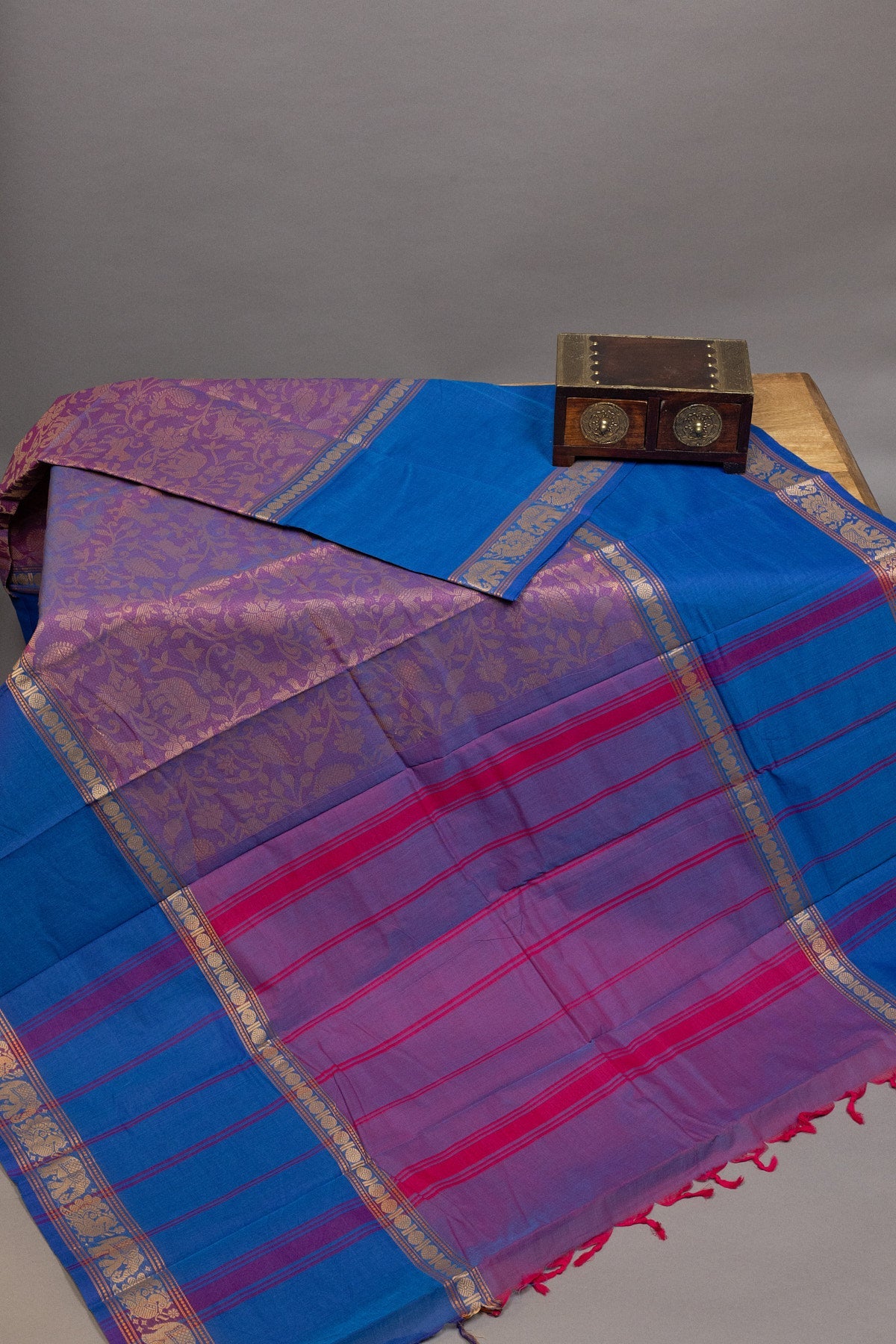 Enchanting Elegance: Lilac and Blue Vanasingaram Saree - swadeshsouq.com