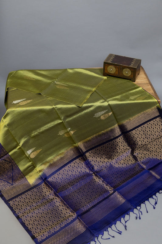 ETHEREAL ELEGANCE: OLIVE GREEN AND VIOLET KANJEEVARAM SILK SAREE WITH CONTRAST ZARI BORDERS - swadeshsouq.com