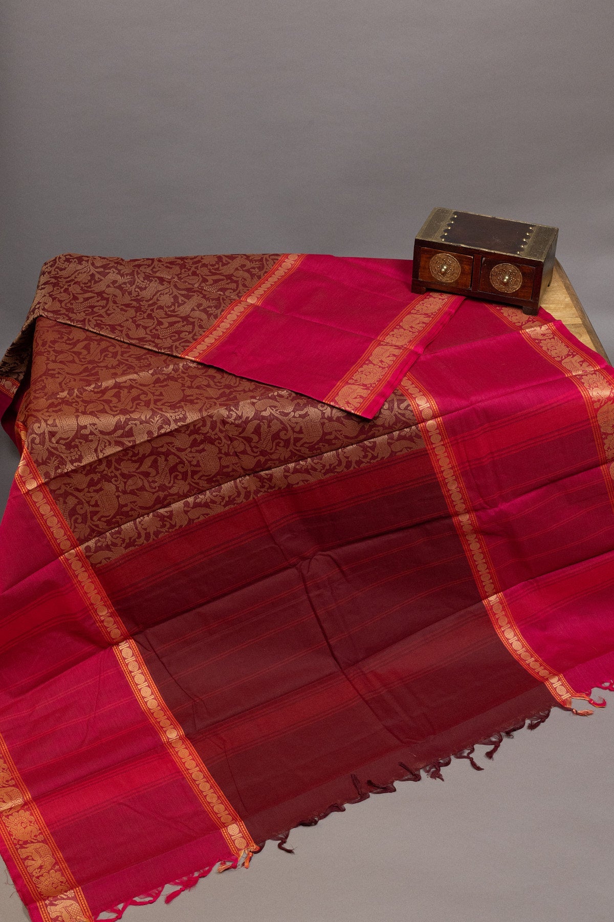 Ethereal Fusion: Deep Purple and Pink Vanasingaram Saree - swadeshsouq.com