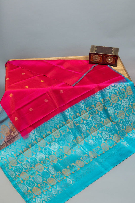 GLISTENING GRACE: PINK AND GOLD DUAL TONED KANJEEVARAM SILK SAREE WITH PEACOCK BLUE ZARI BORDER - swadeshsouq.com