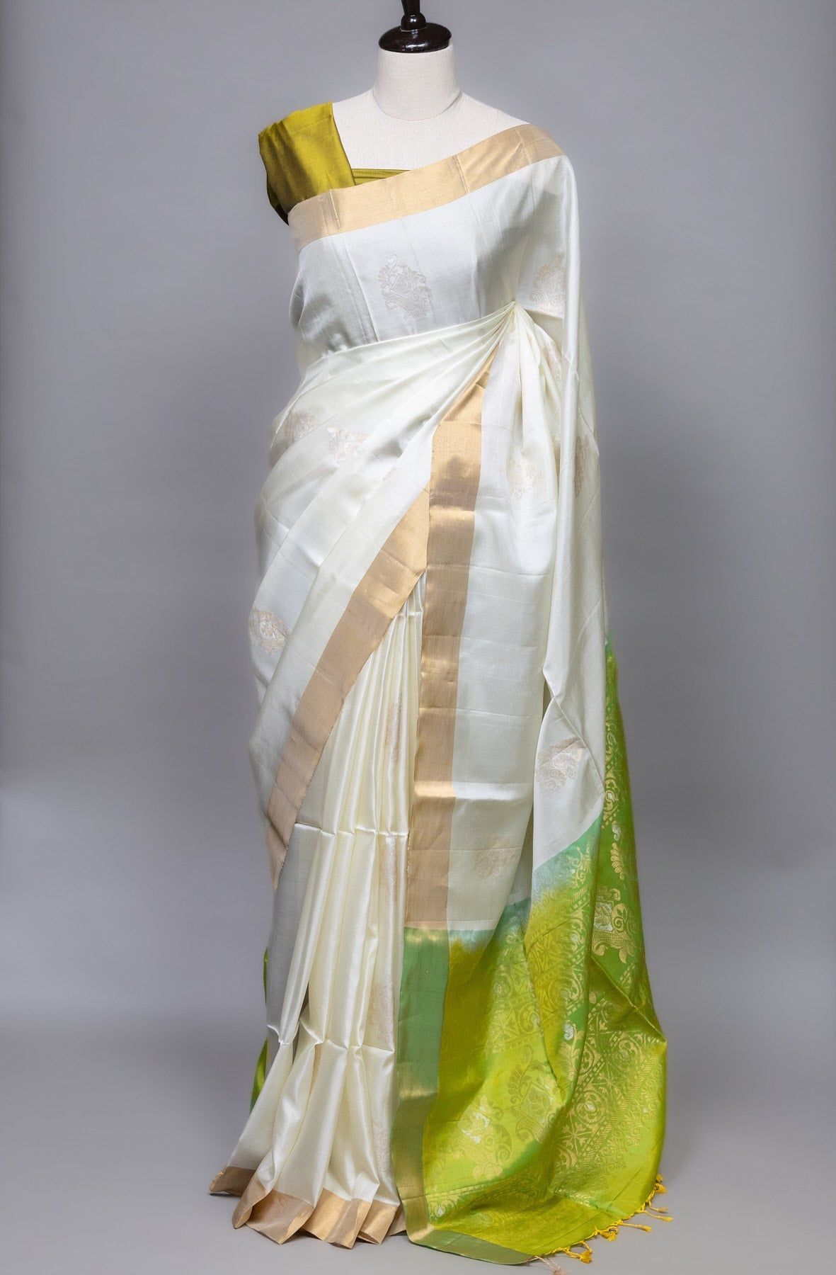 GOLDEN AURA: PISTA GREEN AND GOLDEN CREAM KANJEEVARAM SILK SAREE - swadeshsouq.com