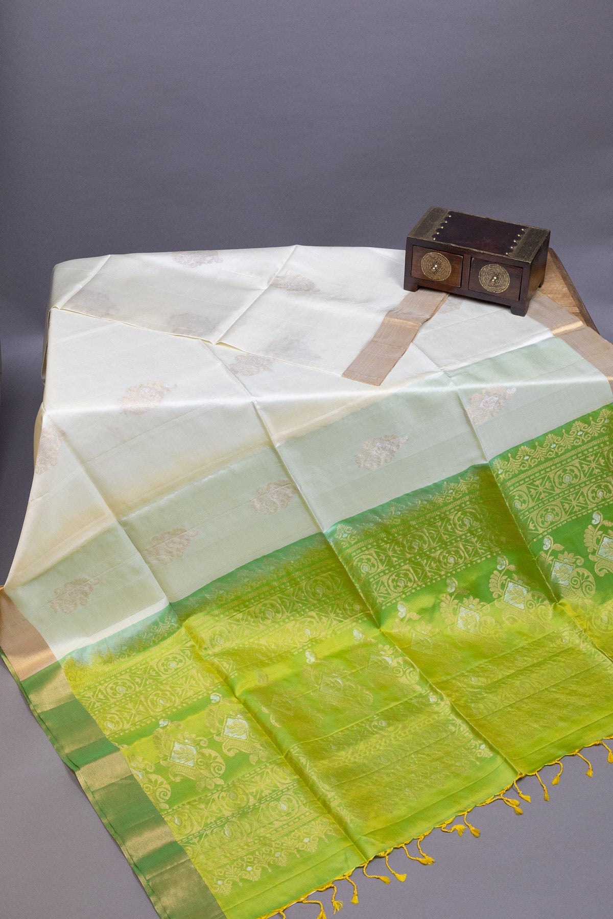 GOLDEN AURA: PISTA GREEN AND GOLDEN CREAM KANJEEVARAM SILK SAREE - swadeshsouq.com