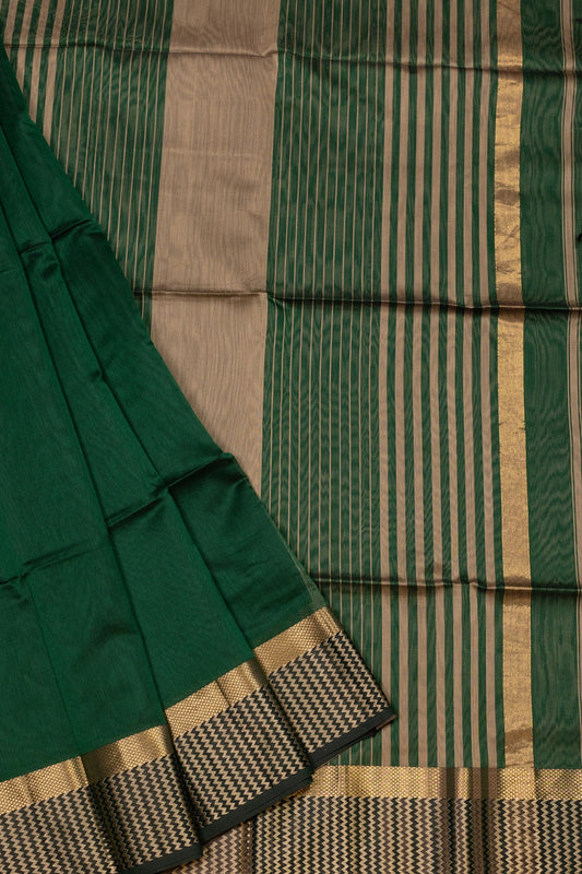 Green Maheshwari SilkCotton Saree In plain And Contrast Pallu - swadeshsouq.com