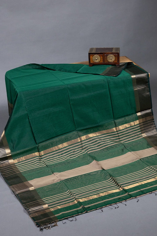 Green Maheshwari SilkCotton Saree In plain And Contrast Pallu - swadeshsouq.com