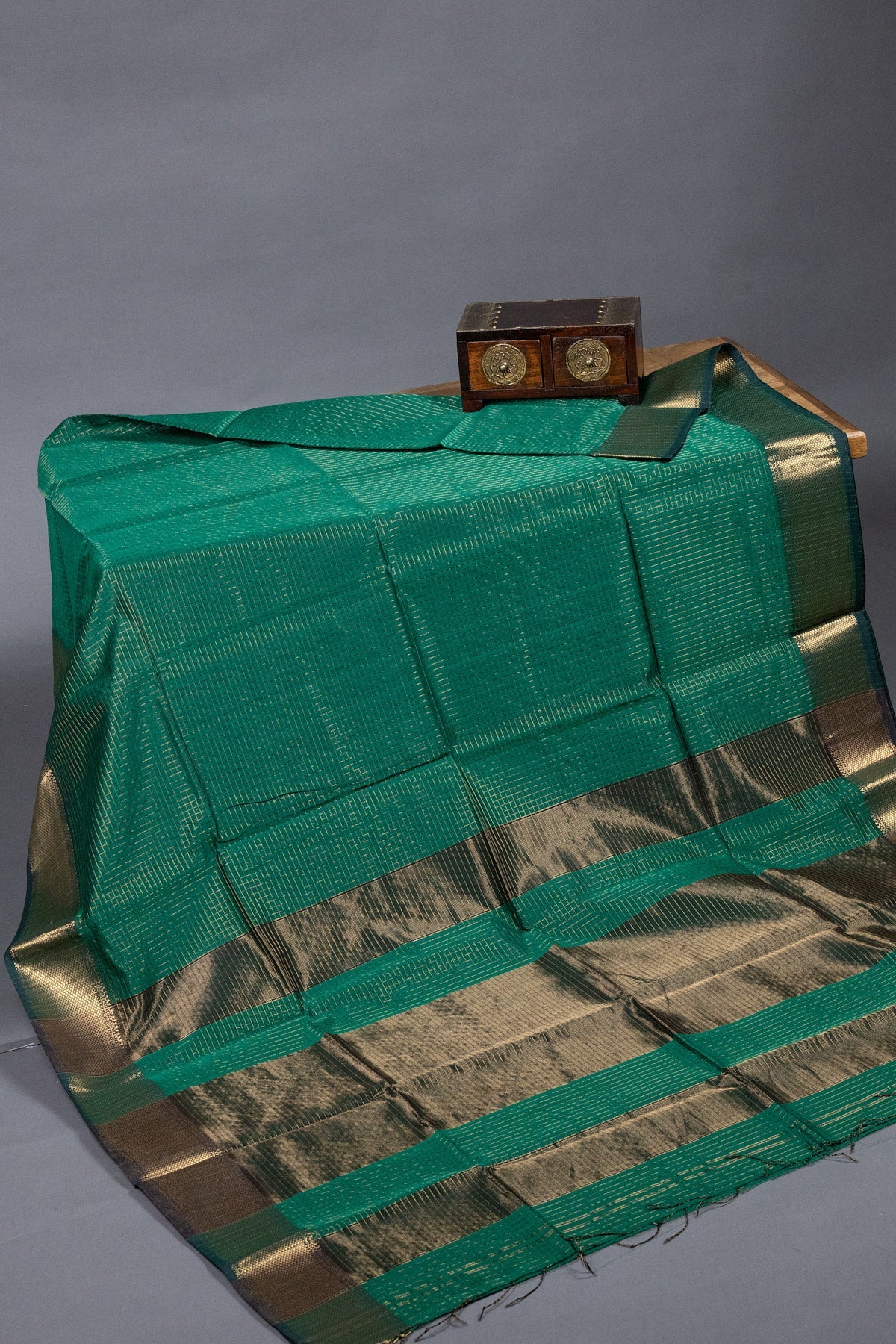 Green Zari-Checked Maheshwari Silkcotton Saree - swadeshsouq.com