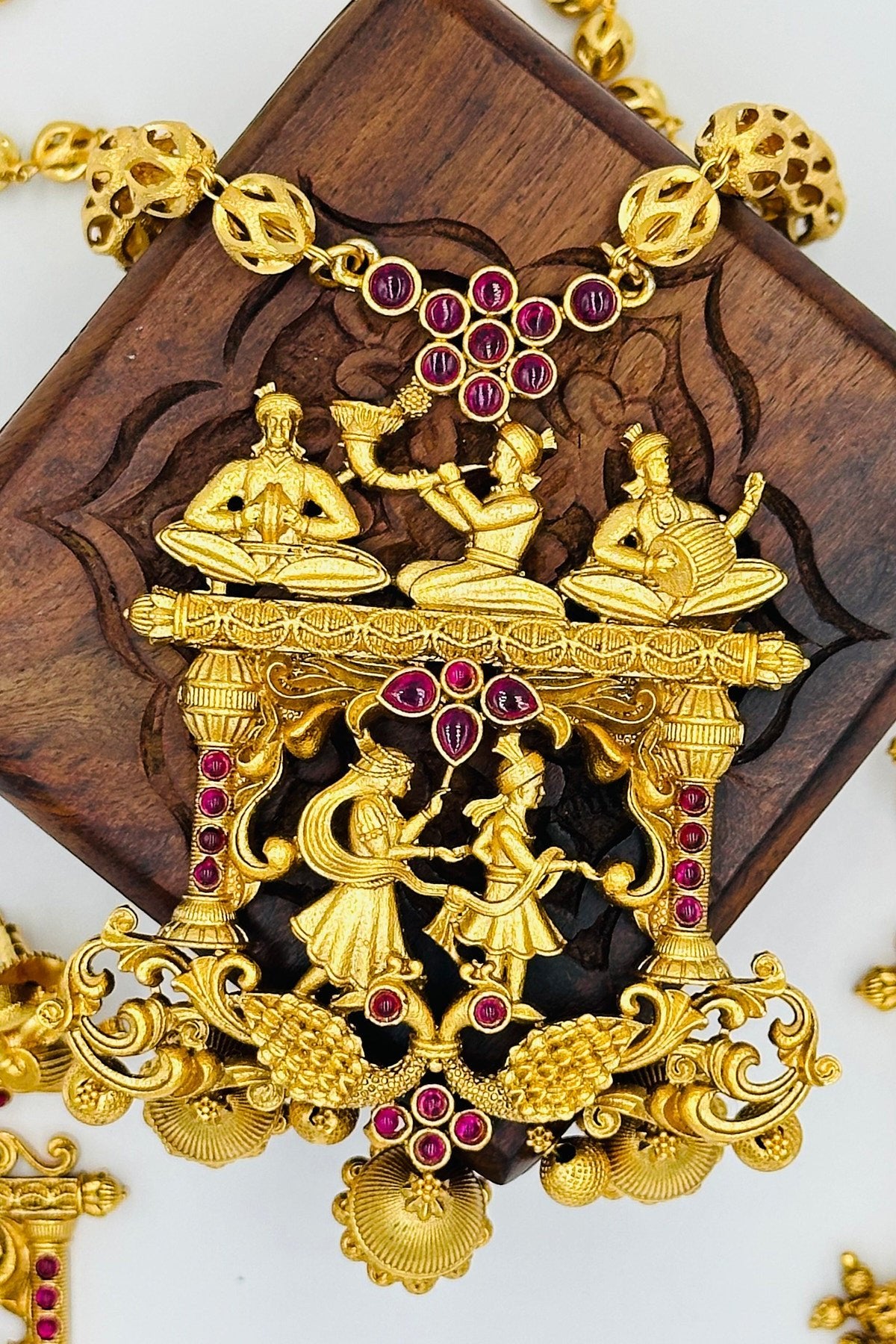 High-Gold Sapthapadi Ensemble Necklace Set - swadeshsouq.com