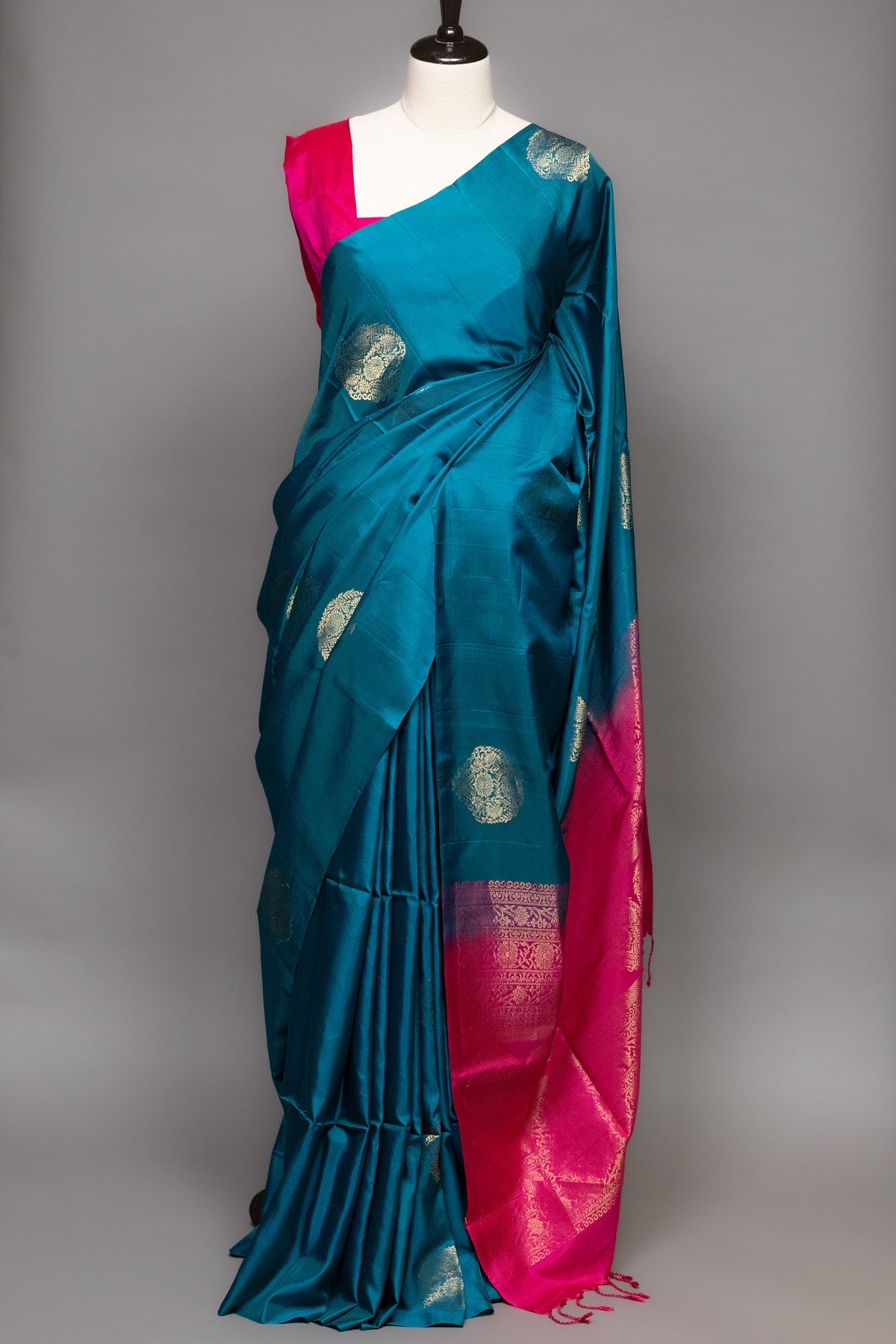 IMPERIAL ELEGANCE: RAMA GREEN AND PINK KANJEEVARAM SILK SAREE - swadeshsouq.com