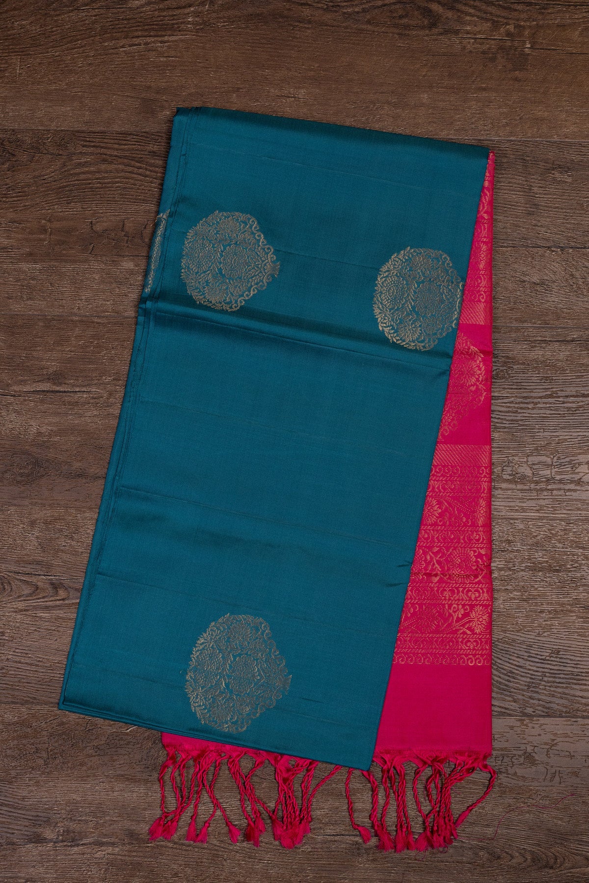 IMPERIAL ELEGANCE: RAMA GREEN AND PINK KANJEEVARAM SILK SAREE - swadeshsouq.com