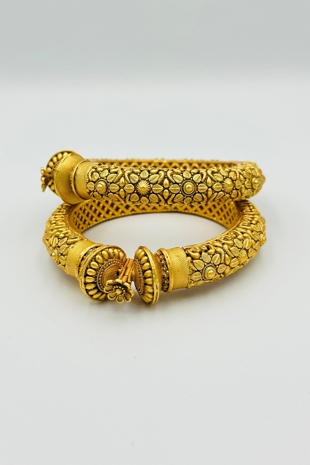 Kada Bangles Set in Exquisite Design - swadeshsouq.com