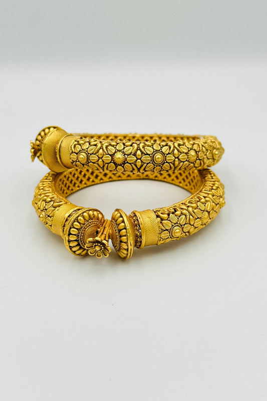 Kada Bangles Set in Exquisite Design - swadeshsouq.com