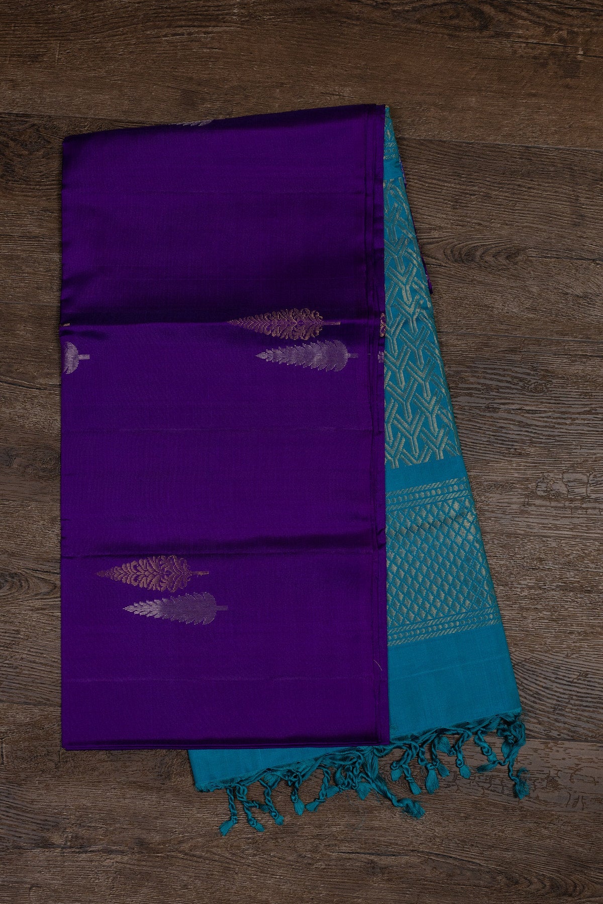 MAJESTIC MELANGE: DEEP PURPLE AND TURQUOISE BLUE KANJEEVARAM SILK SAREE - swadeshsouq.com