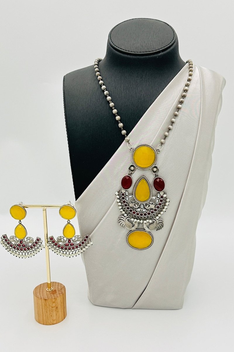 Radiant Elegance: Silver Crystal & Pearl Necklace Set - swadeshsouq.com