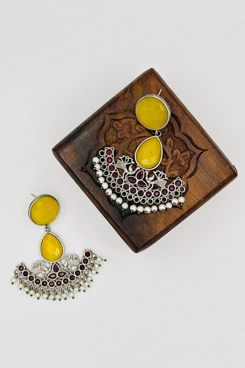 Radiant Elegance: Silver Crystal & Pearl Necklace Set - swadeshsouq.com