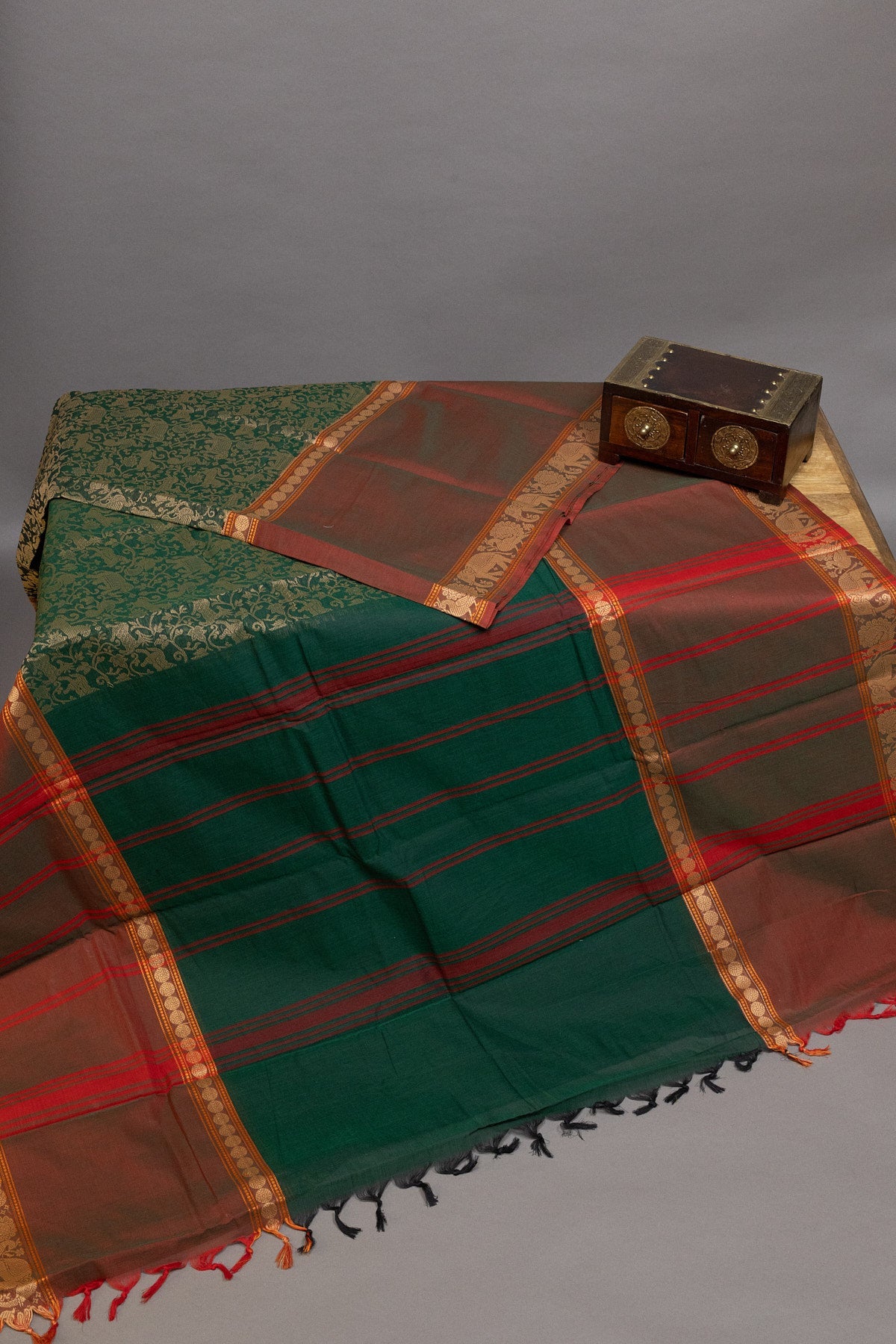 Regal Harmony: Green and Maroon Vanasingaram Saree - swadeshsouq.com