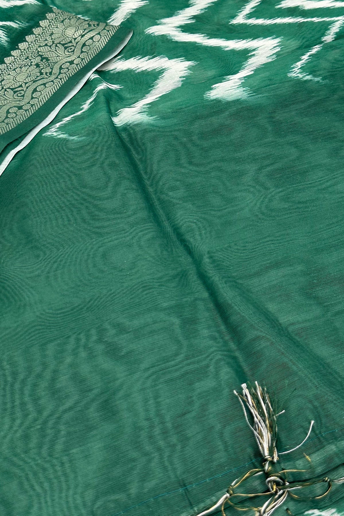 Verdant Tradition: Green Ikkat Dupatta with Ethnic Weave - swadeshsouq.com